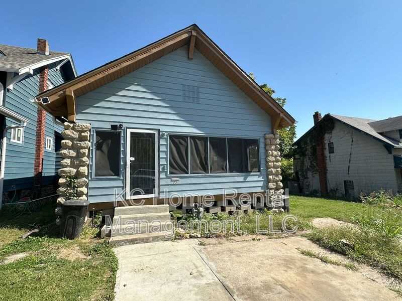 4037 Garfield Ave - Photo 3 of 38