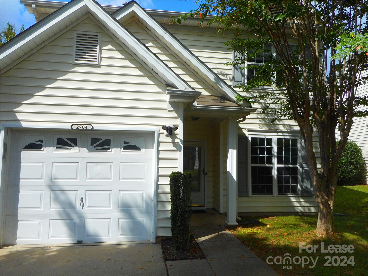 2704 Honeywind Ct - Photo 2 of 28