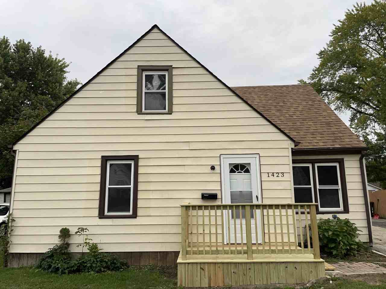 1423 Pine Grove Ave - Photo 2 of 25