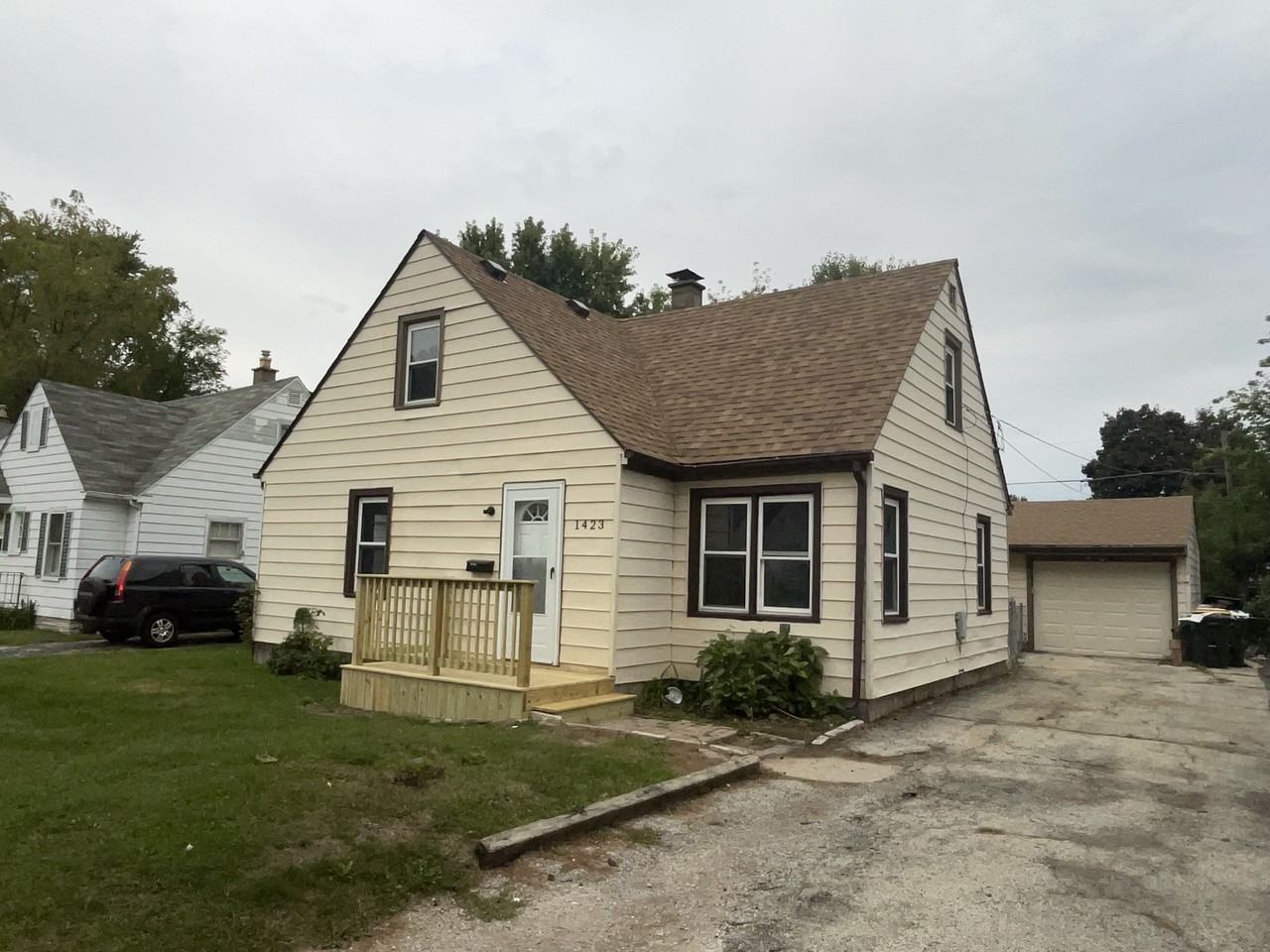 1423 Pine Grove Ave - Photo 3 of 25