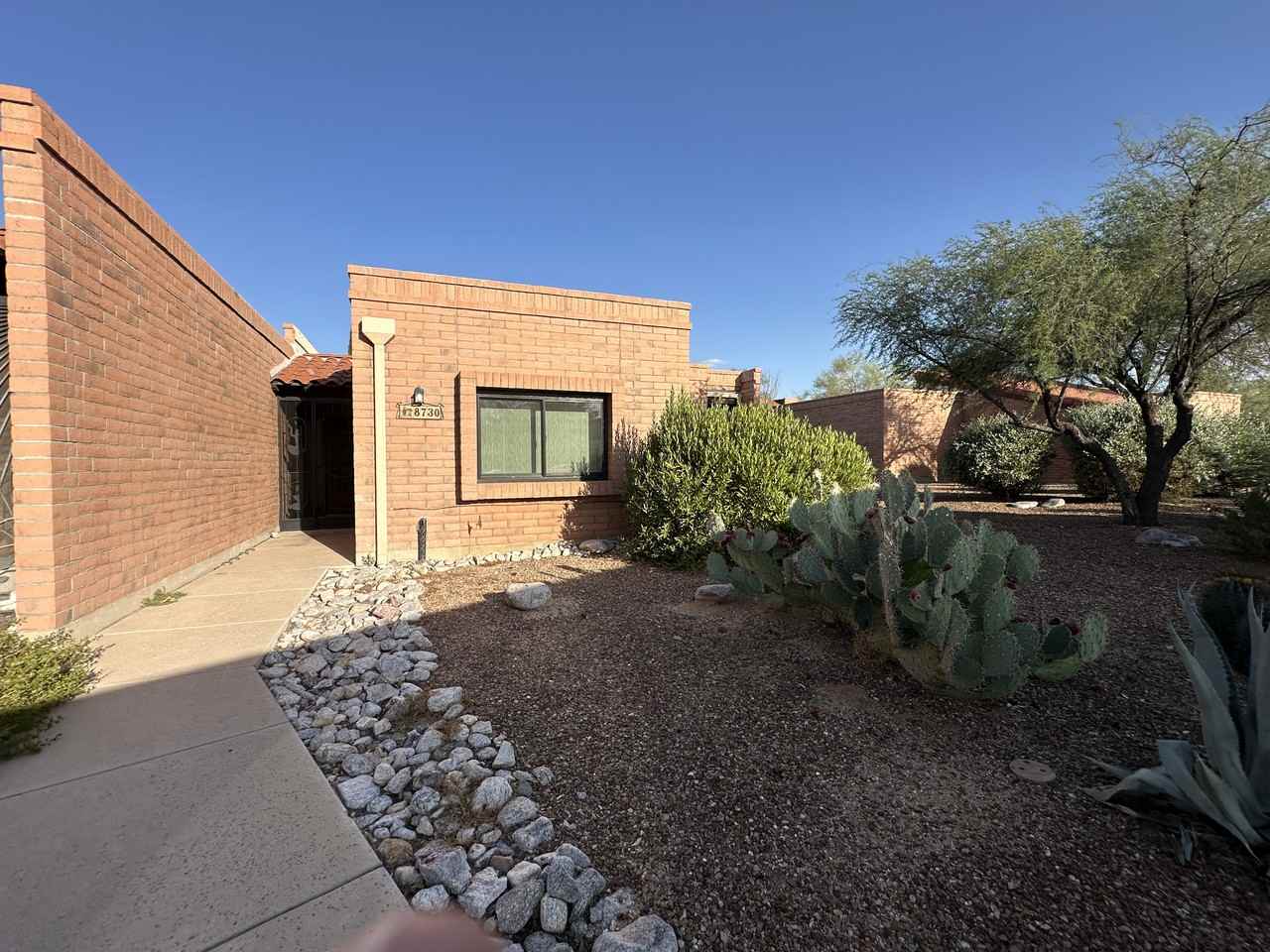 8730 N Little Oak Ln - Photo 2 of 21