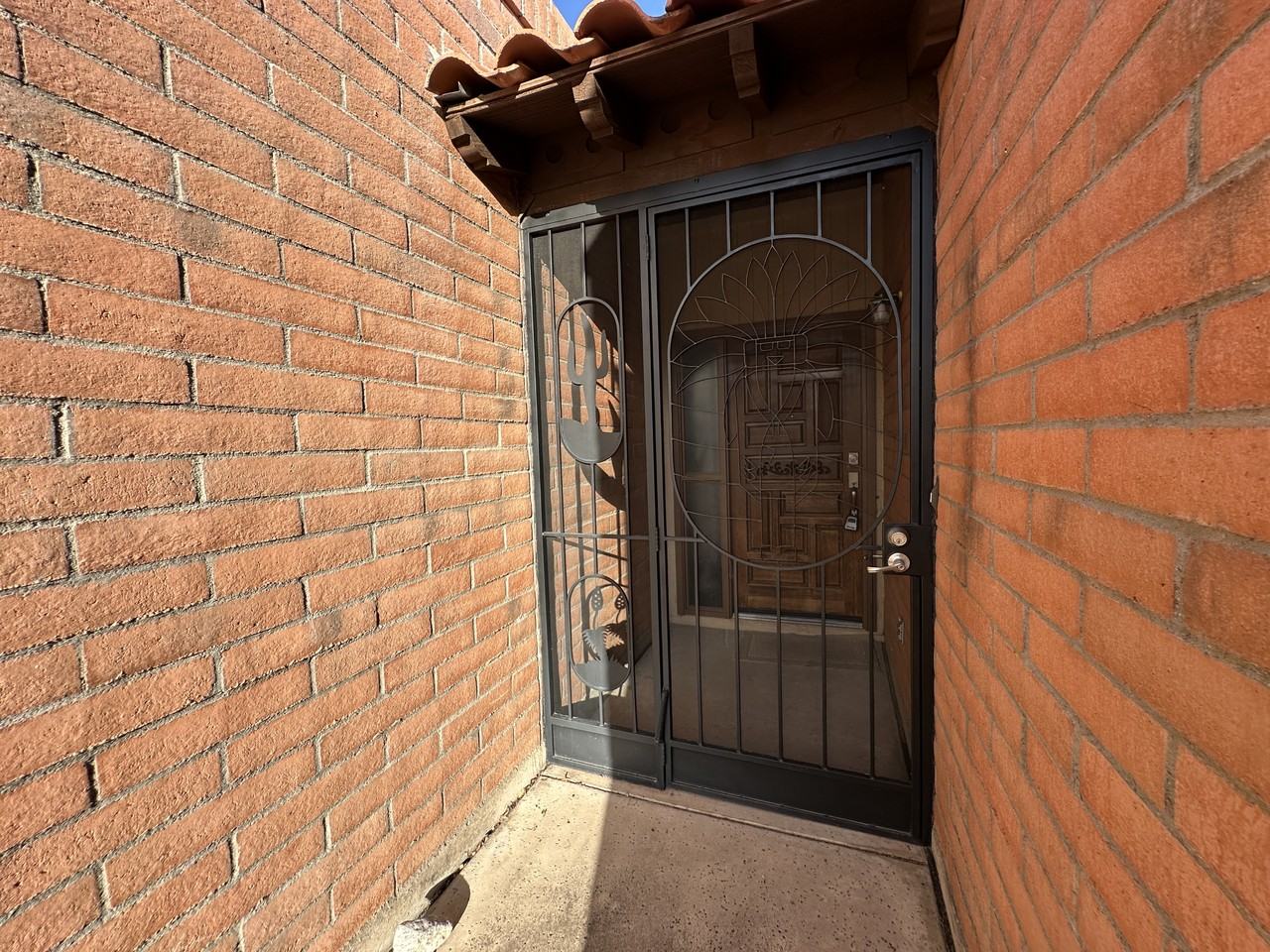 8730 N Little Oak Ln - Photo 3 of 21