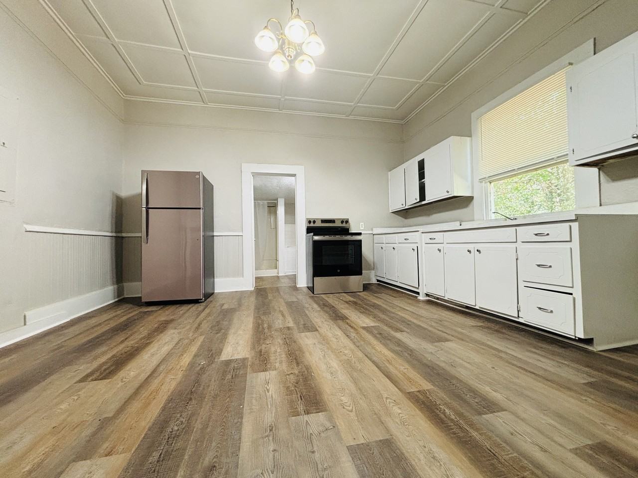 910 Truitt Ave - Photo 2 of 6