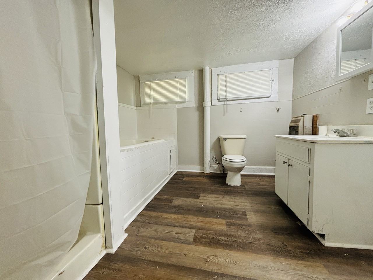 910 Truitt Ave - Photo 3 of 6