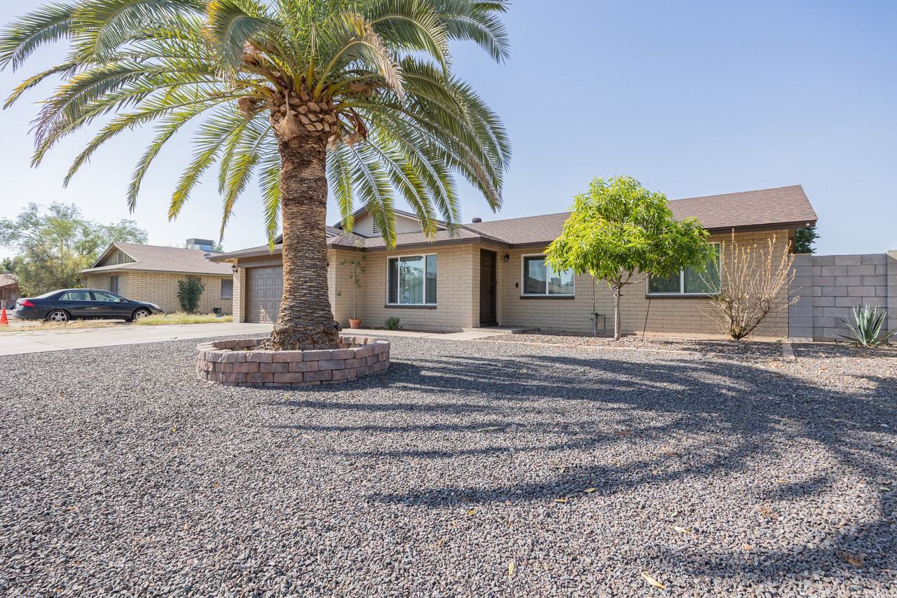 2741 W Acoma Dr - Photo 3 of 31