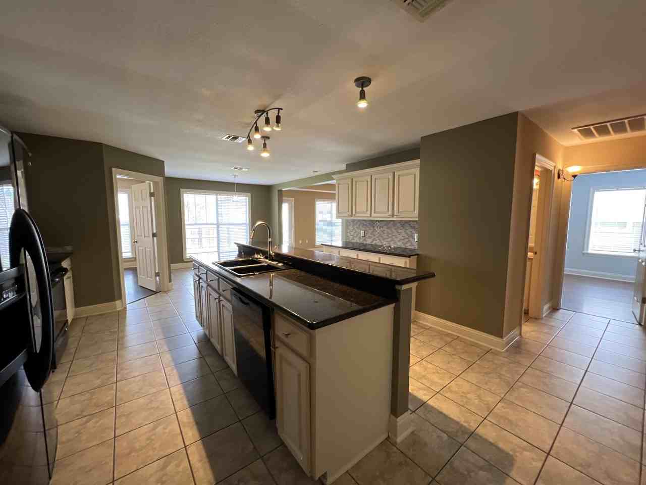 6 Ambrose N - Photo 3 of 17