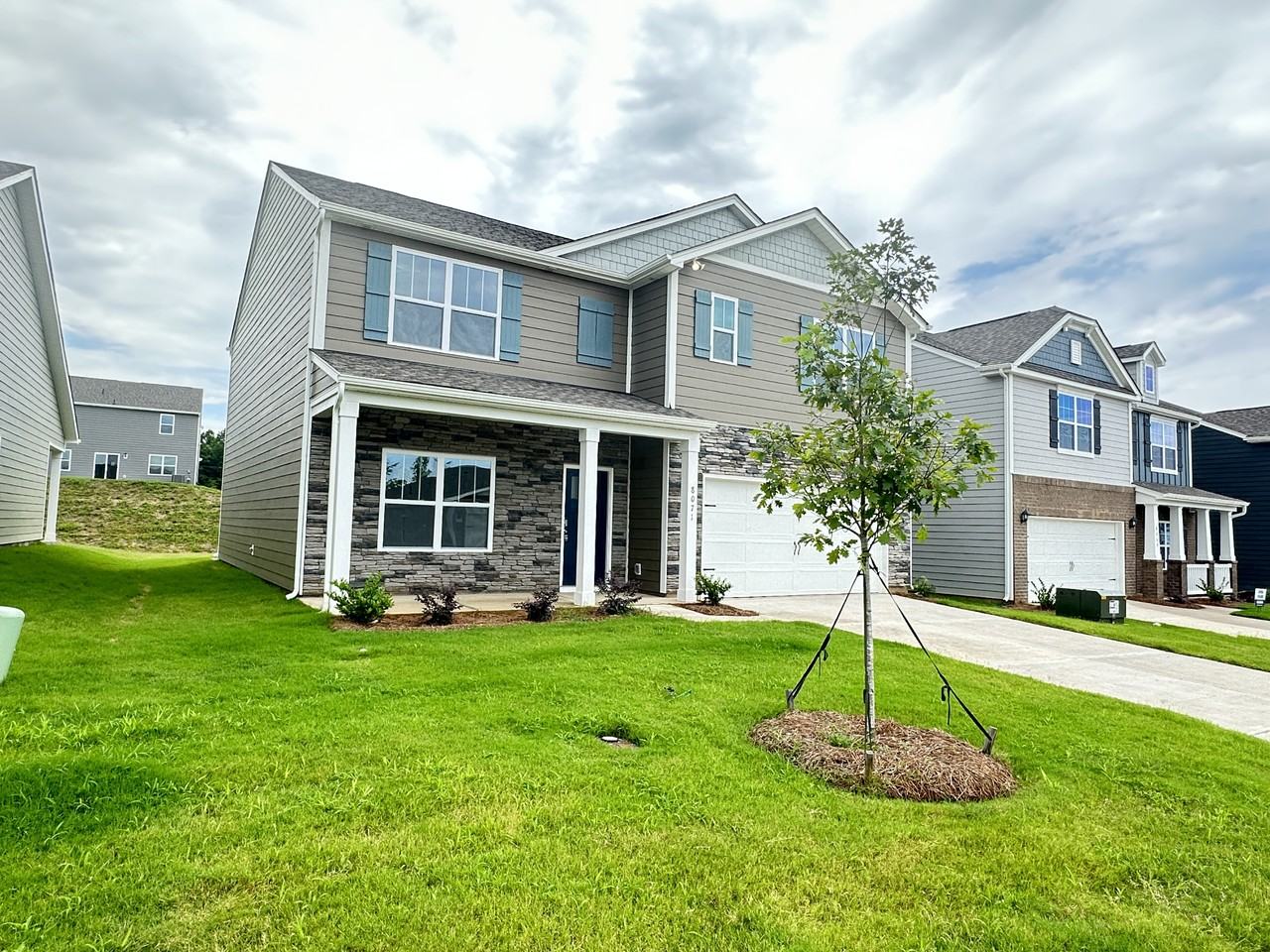 8071 Plymouth Dr - Photo 2 of 46