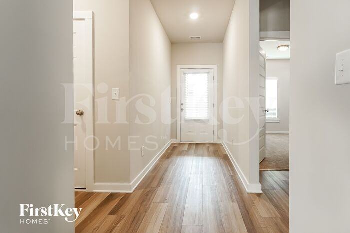 305 Ridgeview Cir - Photo 3 of 15