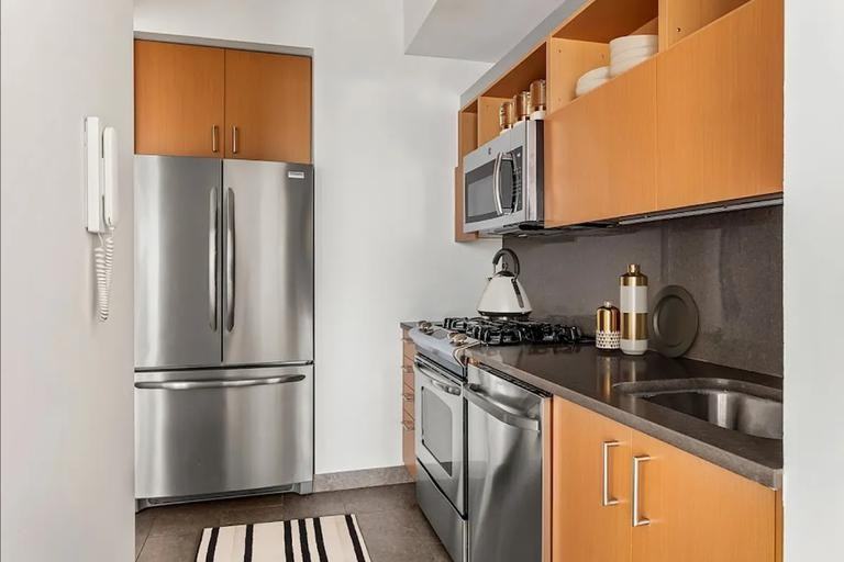 Spruce St #9E - Photo 2 of 8