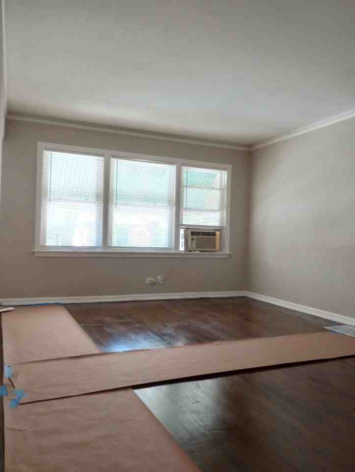 10243 S Hoxie Ave #NA - Photo 2 of 9