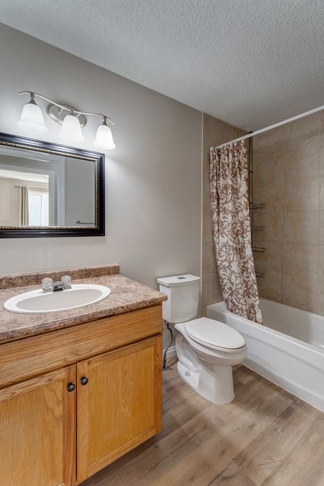 4518 35A Avenue Northwest - Photo 3 of 33