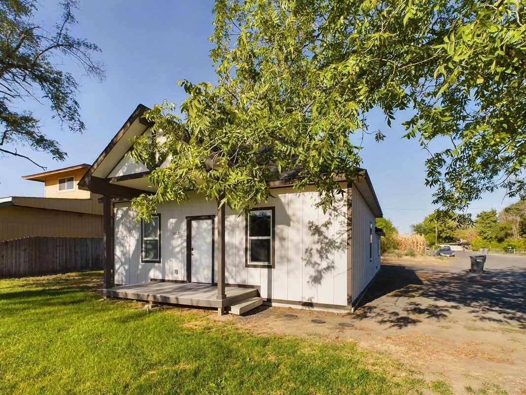 1102 S Cedar St - Photo 2 of 16