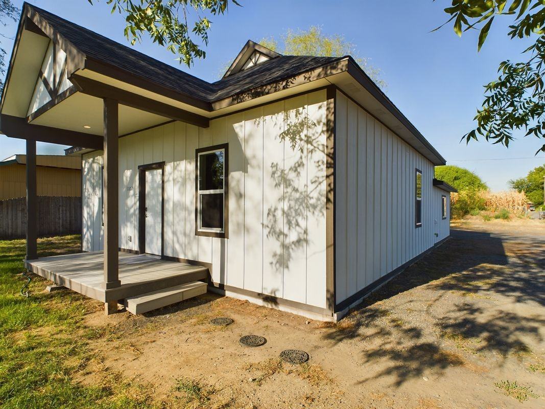 1102 S Cedar St - Photo 3 of 16