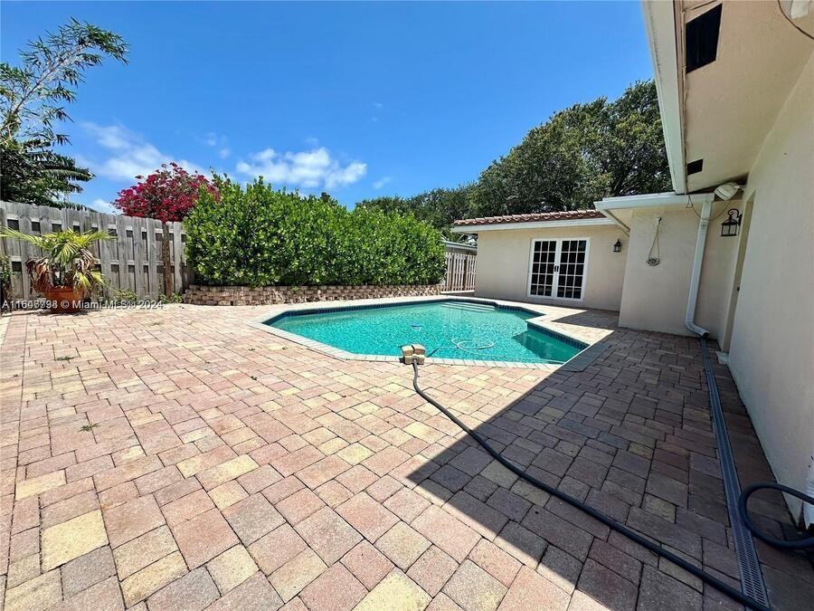 2001 Ne 27th Ct - Photo 3 of 14