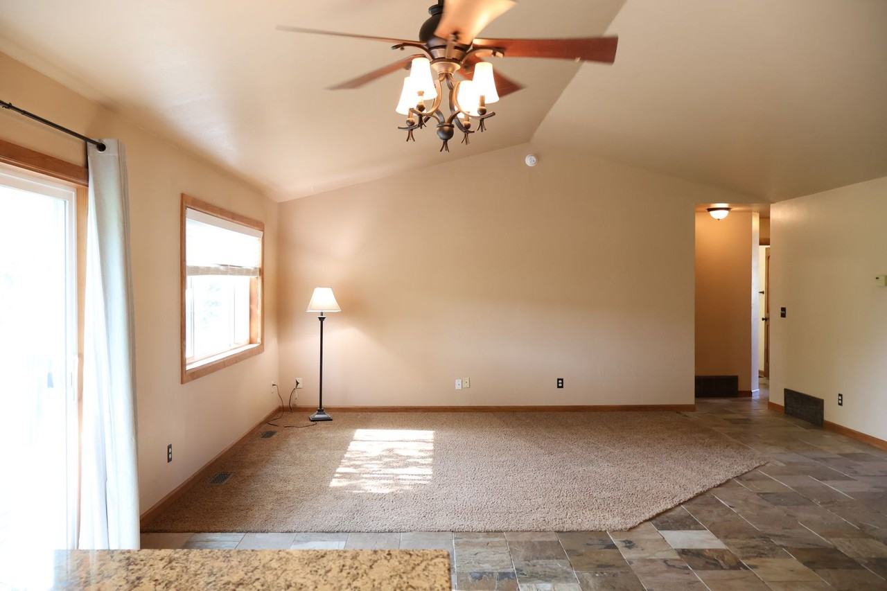 360 Rain Shadow Dr - Photo 6 of 33
