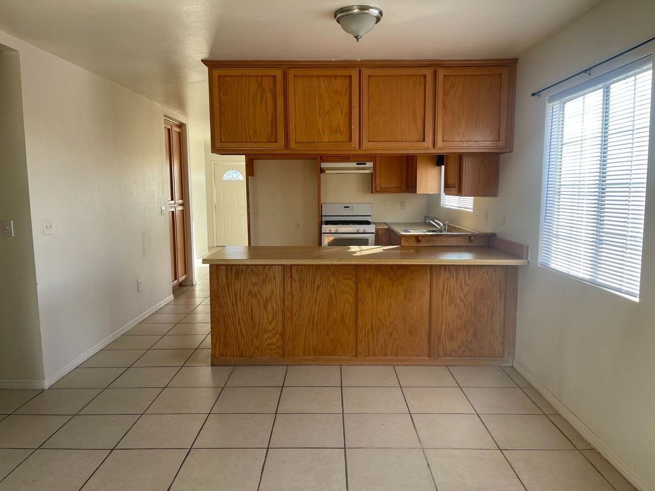 7401 Xavier Ave - Photo 4 of 10