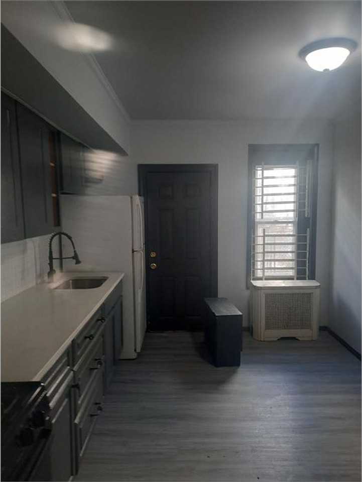 727 E Cornwall St - Photo 2 of 10