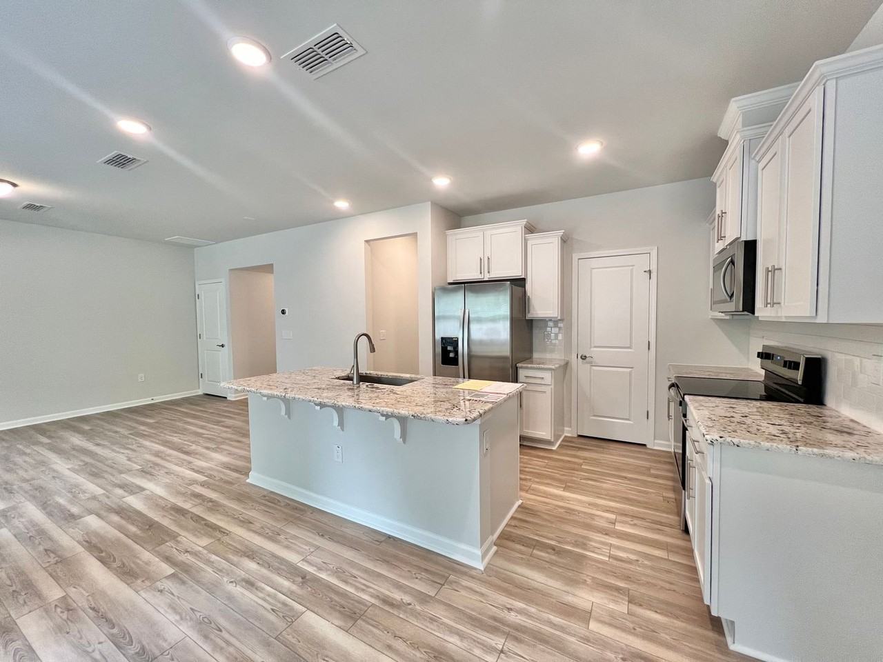 812 Mckenzie Park Ter - Photo 3 of 31