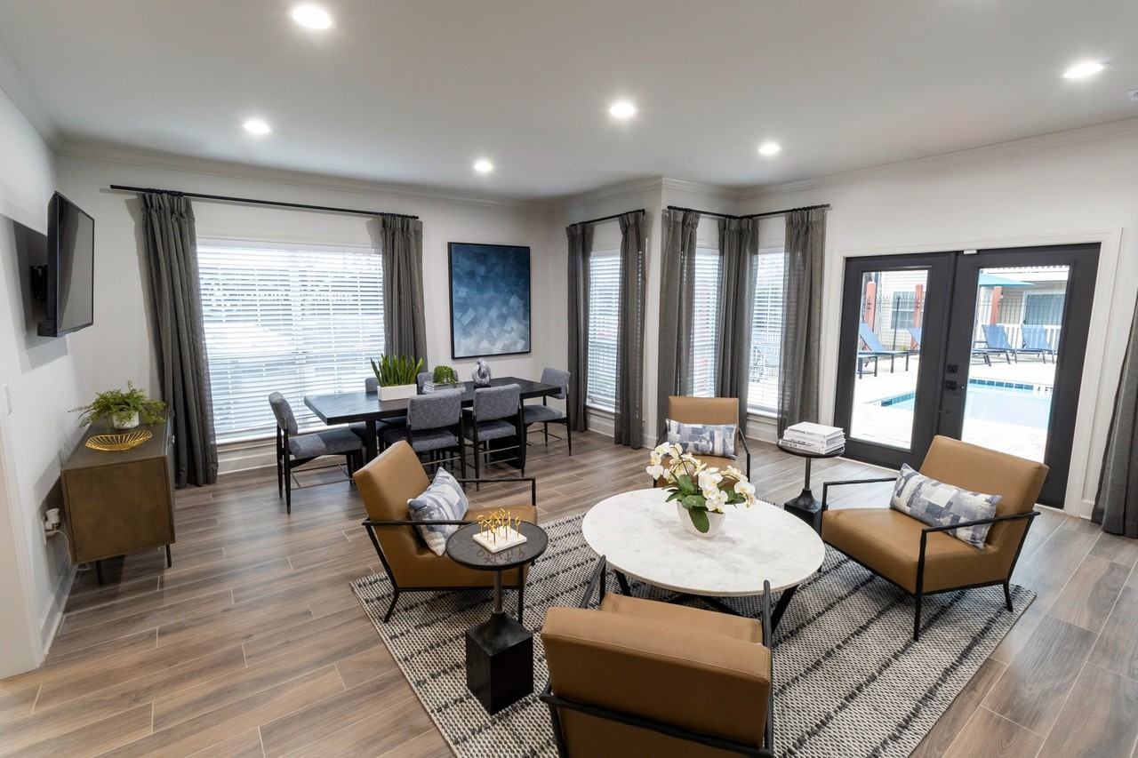 Avery Glen Luxury Apartments - Photo 3 of 14