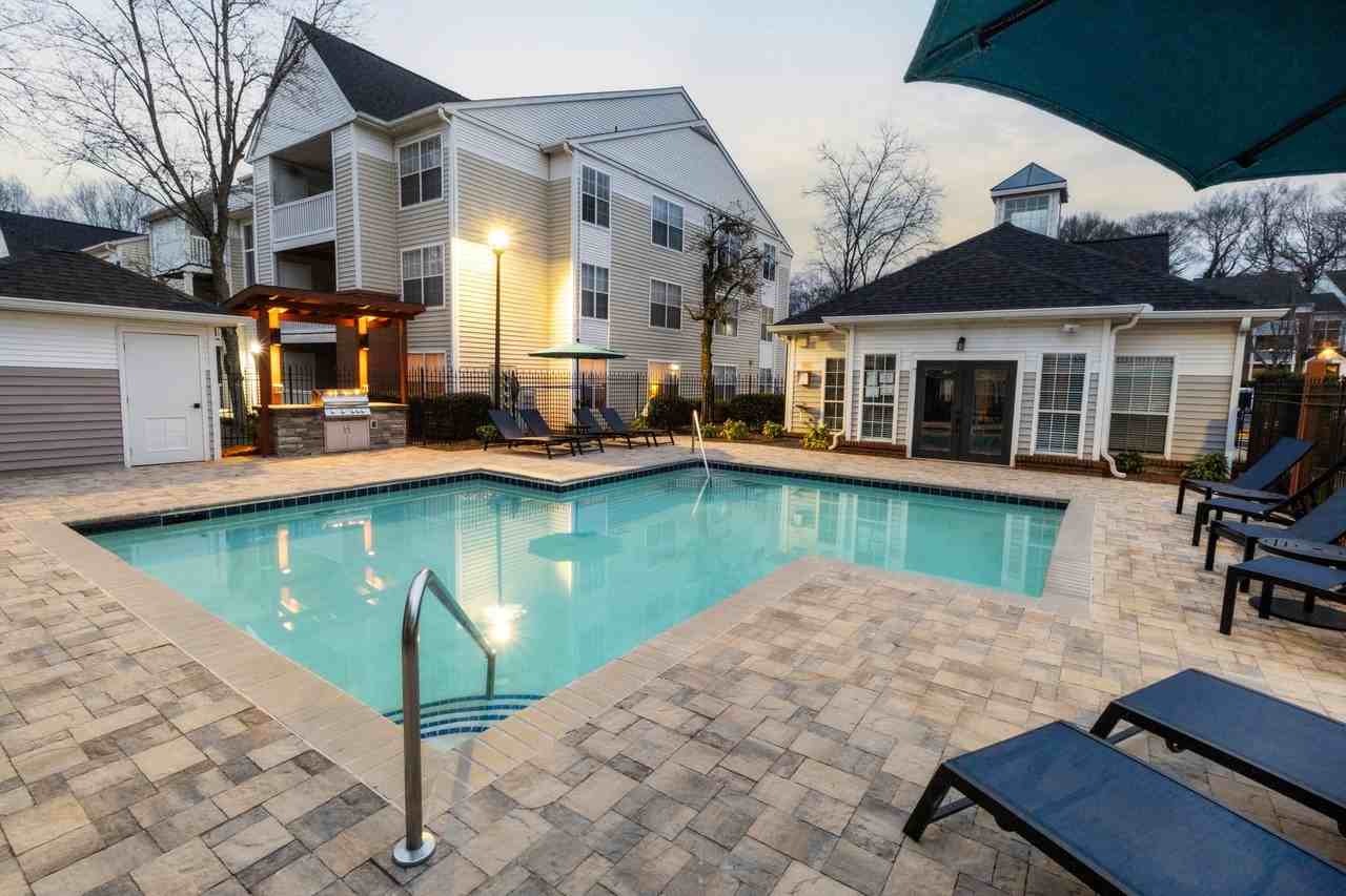 Avery Glen Luxury Apartments - Photo 5 of 14