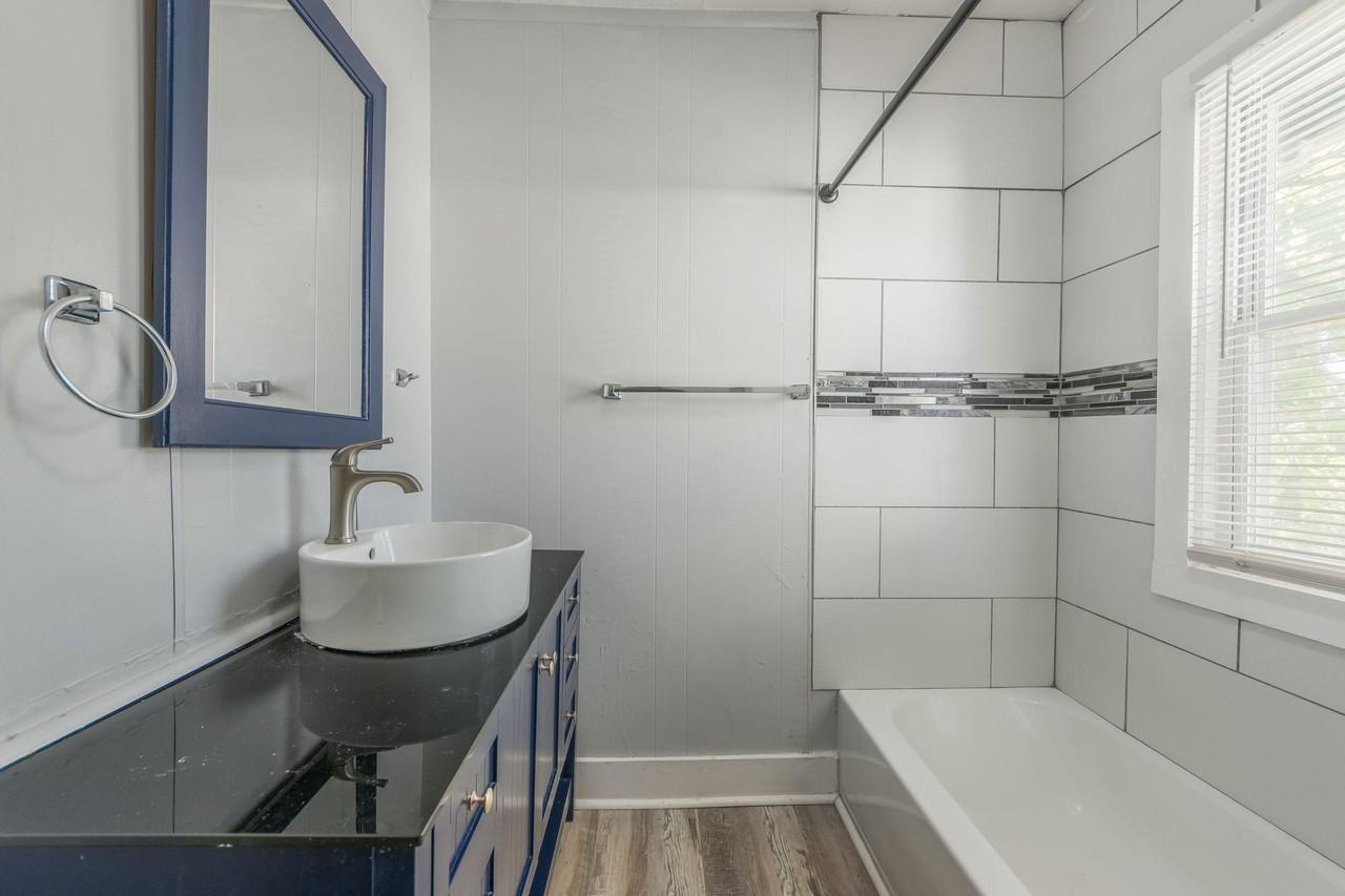 Flora Ave - Photo 5 of 8