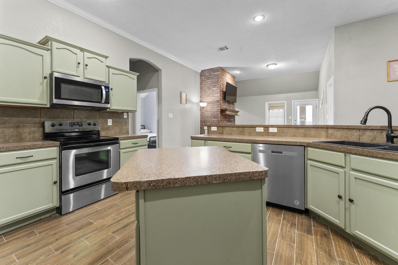 Merlin Dr - Photo 7 of 15