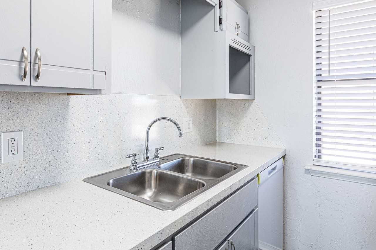 4005 Nw Ozmun Ave #4005B1 - Photo 3 of 17
