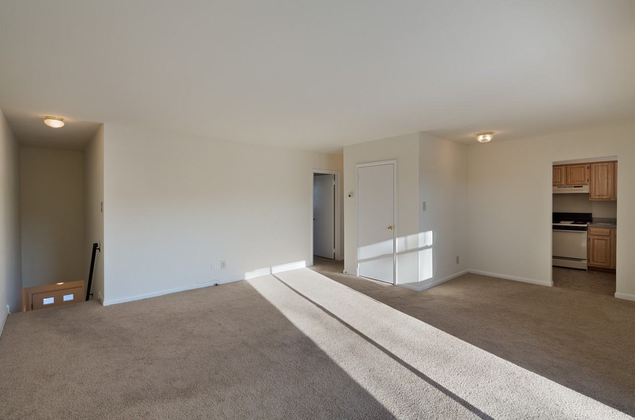 Pickwick Apartments - Photo 4 of 37