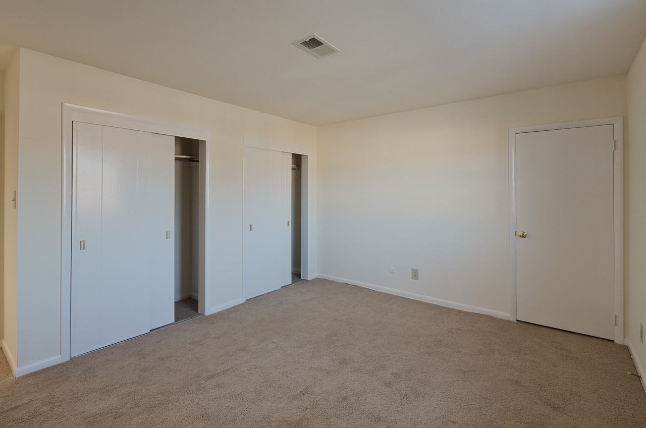 Pickwick Apartments - Photo 6 of 37