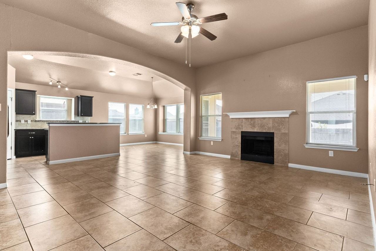 706 W Vega Ln - Photo 3 of 16