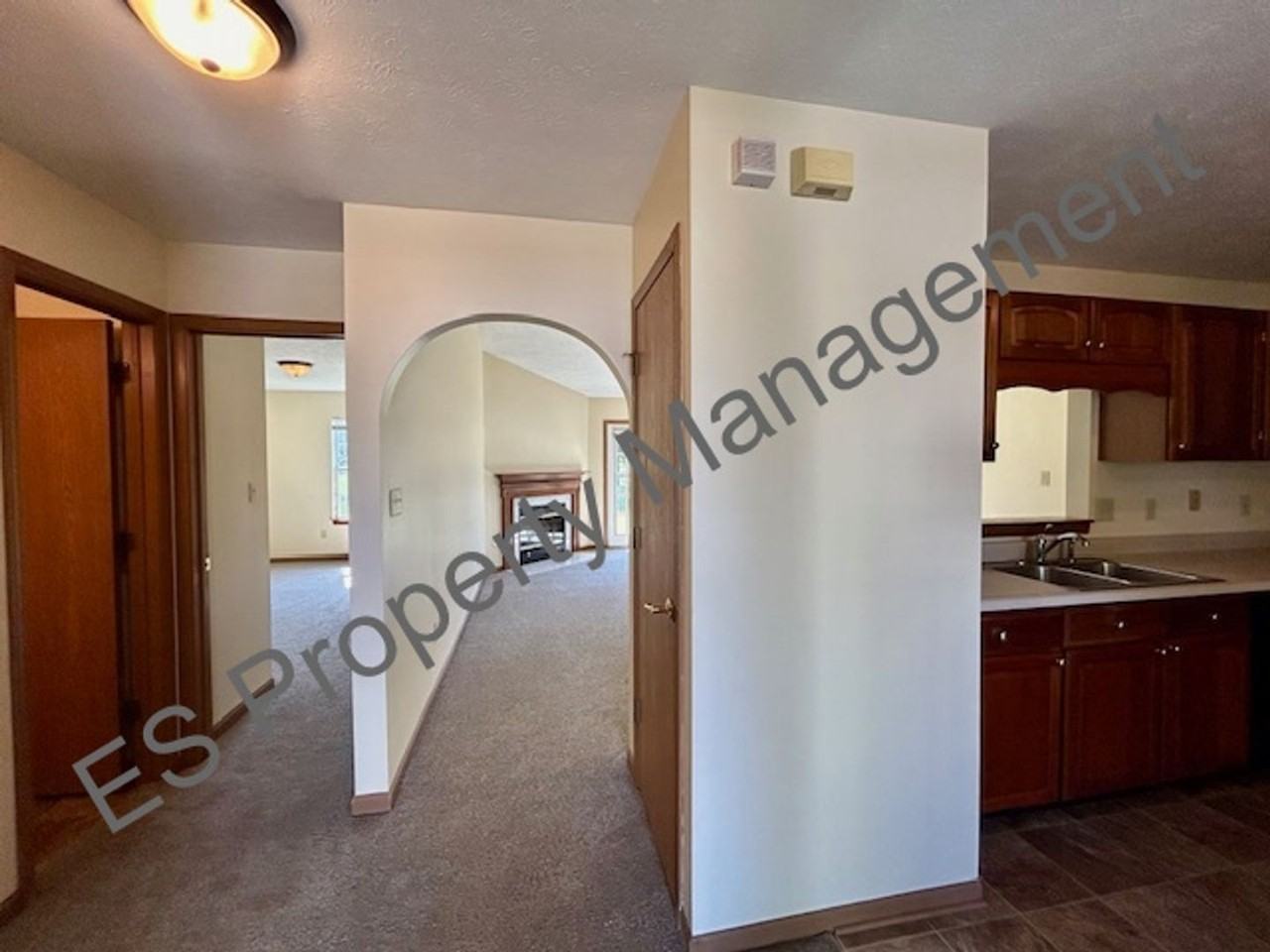 11133 Autumn Creek Ct - Photo 4 of 26