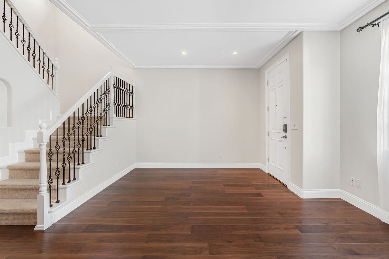 610 Crystal Ct - Photo 2 of 28