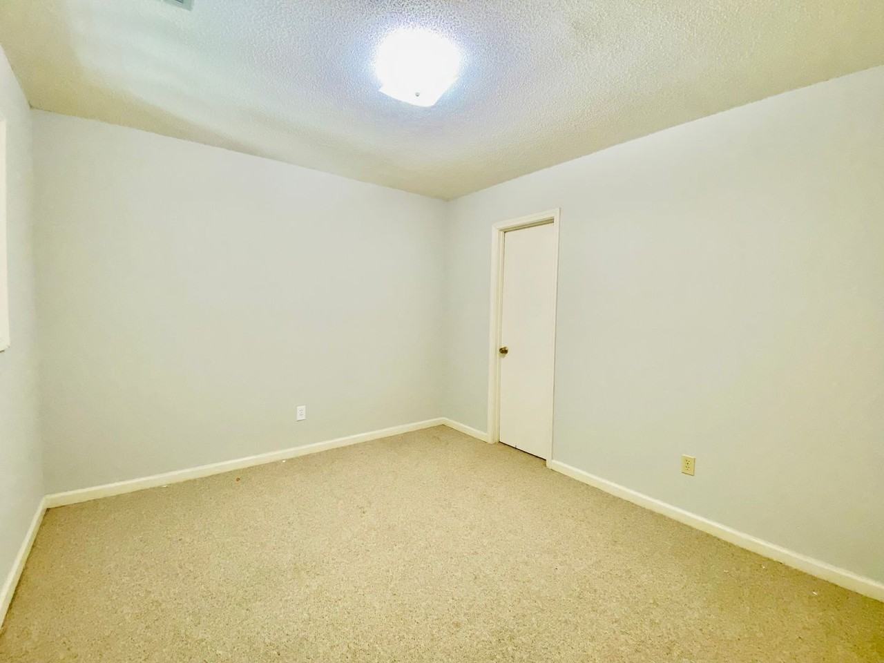 105 Williamsburg Circle - Photo 6 of 13