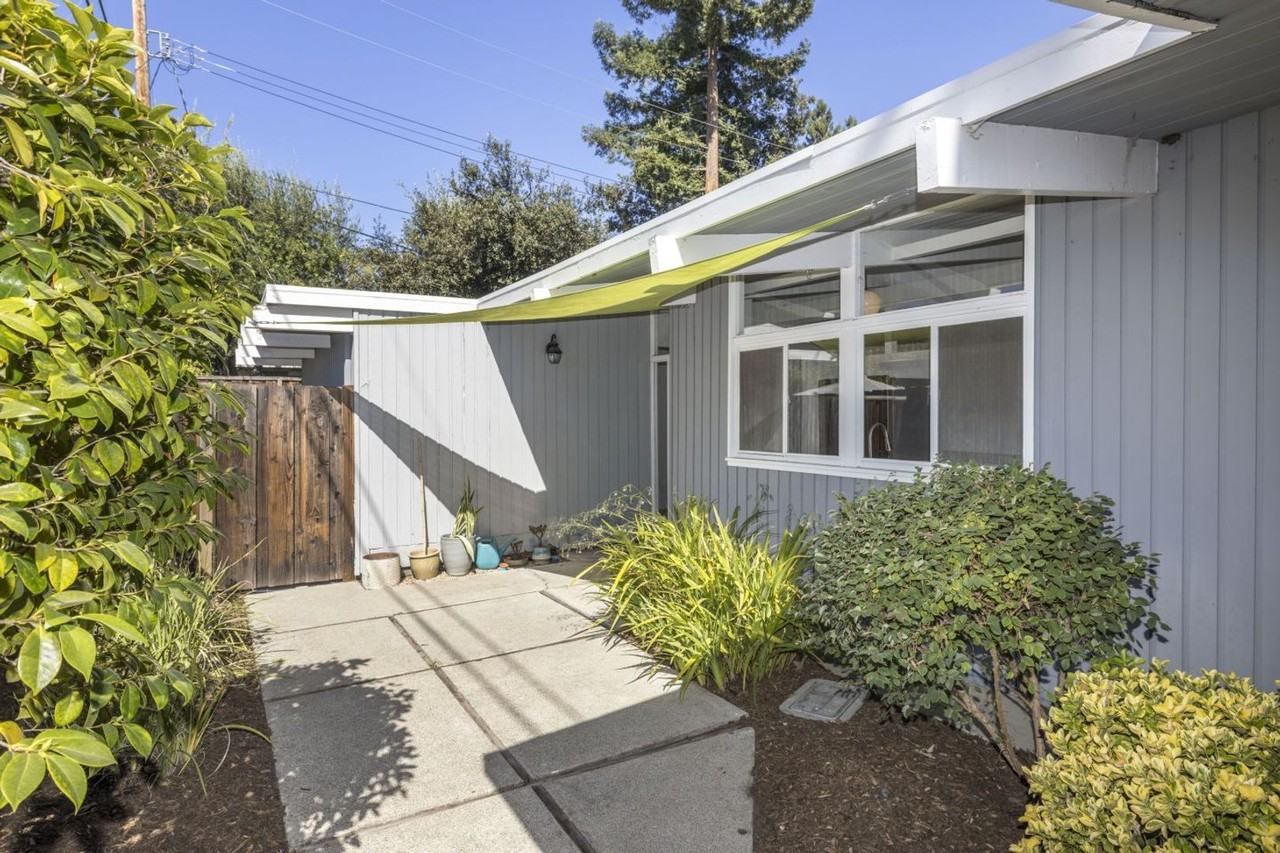 231 Parkside Dr - Photo 2 of 21