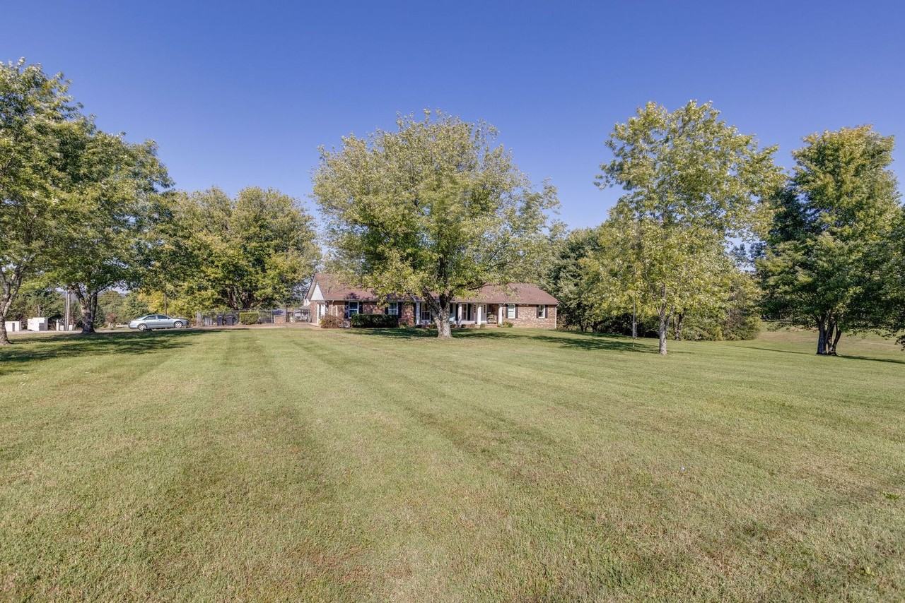 2285 Nashville Hwy - Photo 4 of 32