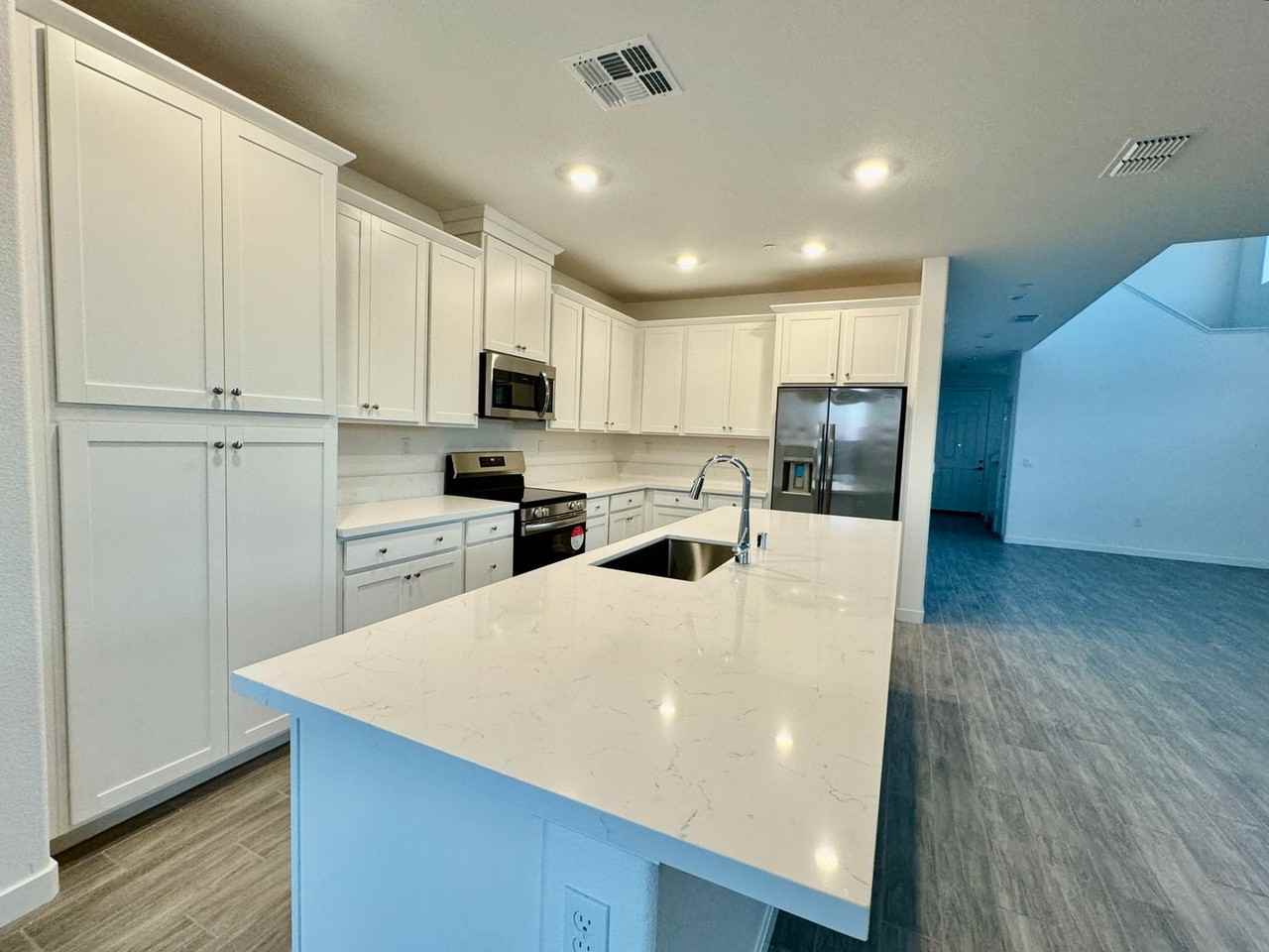 243 Dock Cir - Photo 6 of 47