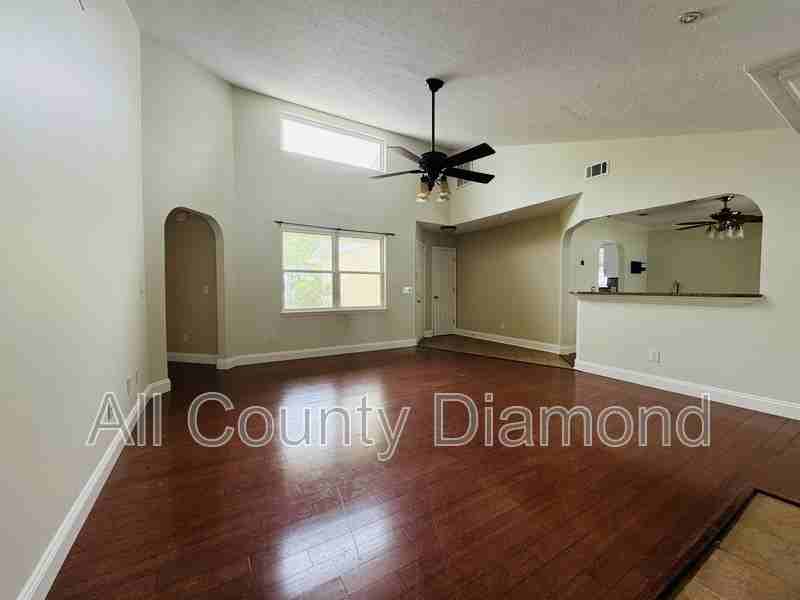 5308 Lance St - Photo 4 of 15