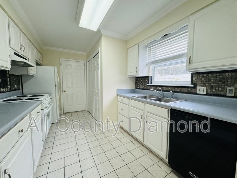 5308 Lance St - Photo 6 of 15