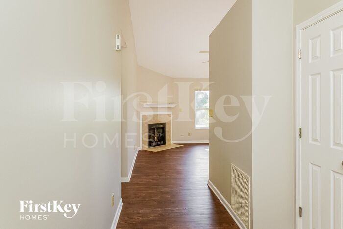 2431 Copper Hill Dr - Photo 2 of 15