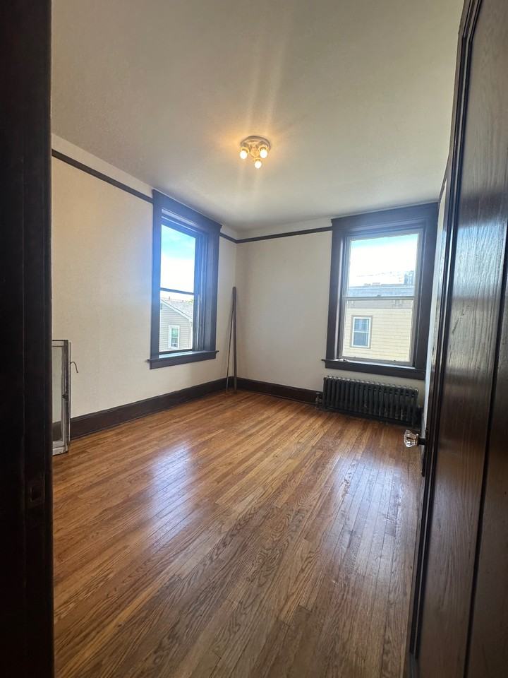 165 W 3rd St #3 - Photo 2 of 8