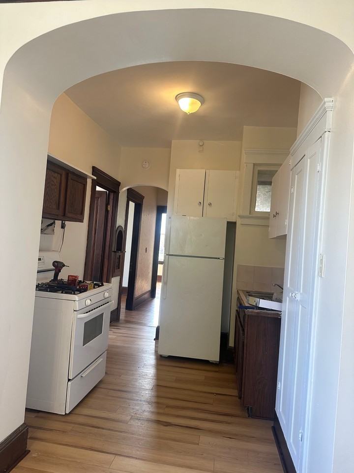 165 W 3rd St #3 - Photo 4 of 8