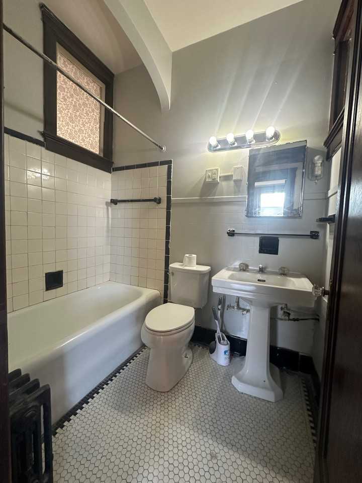 165 W 3rd St #3 - Photo 5 of 8