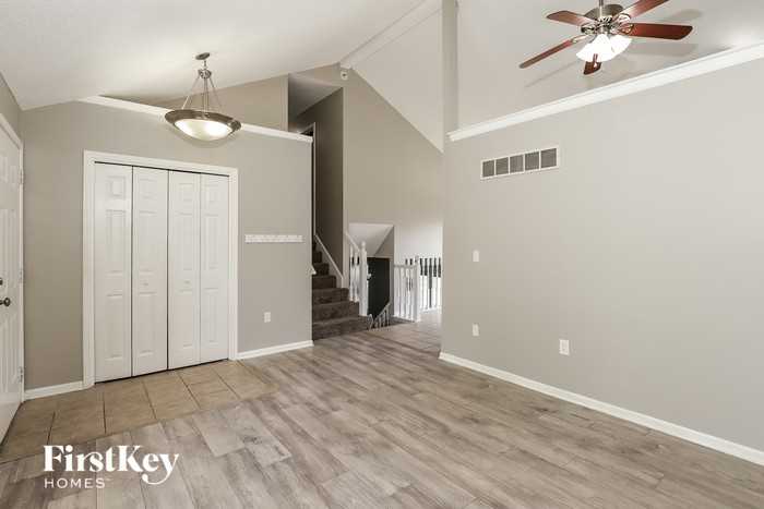 10315 N Baltimore Ave - Photo 2 of 16