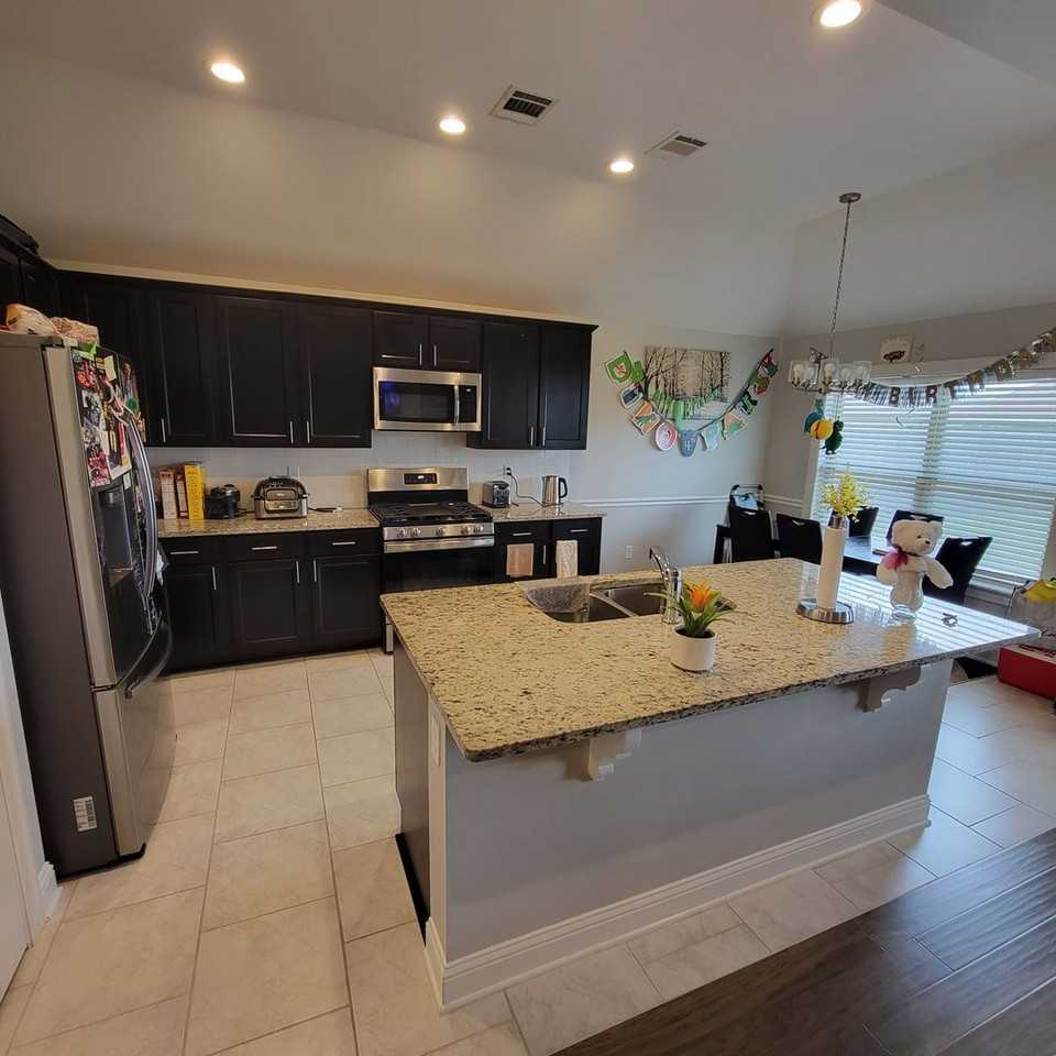 334 N Hampton St - Photo 2 of 11