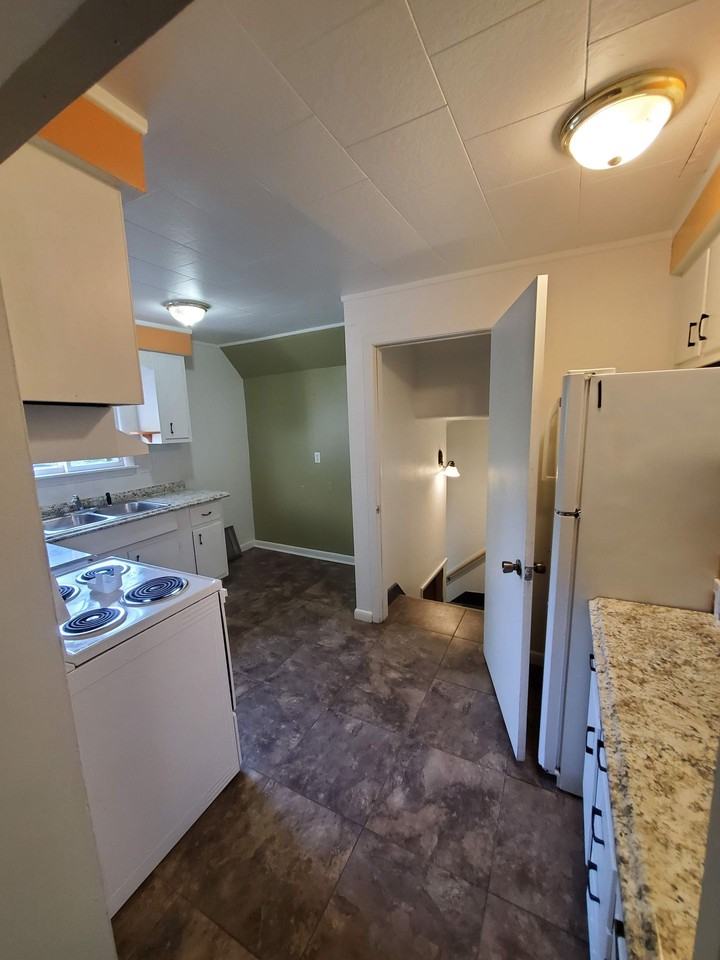 Great building with two units - Photo 3 of 10