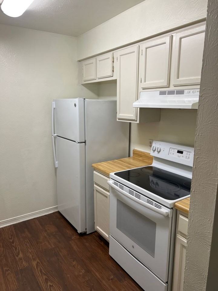 5705 E Texas St - Photo 2 of 10