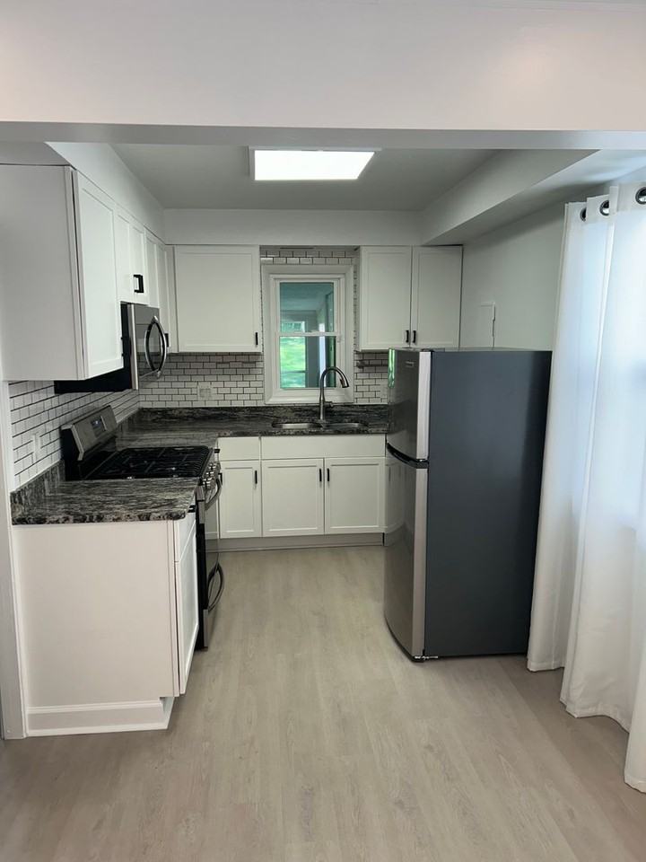 1212 Eastwood Ave - Photo 2 of 12