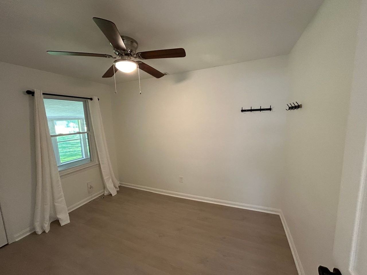 1212 Eastwood Ave - Photo 3 of 12