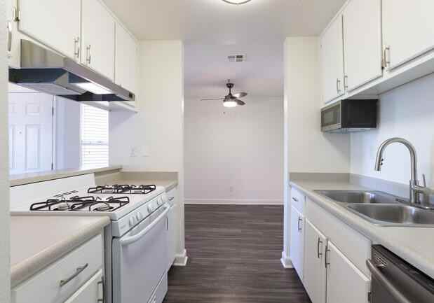 2991 College Ave - Photo 2 of 16