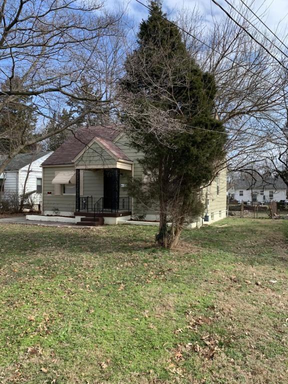 1003 S 43rd St - Photo 2 of 22